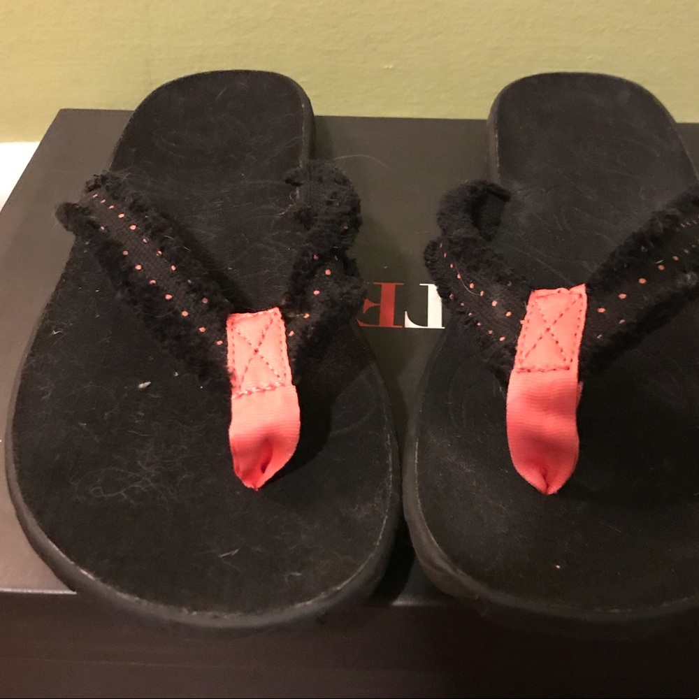 Flips Flops - Picture 2 of 3